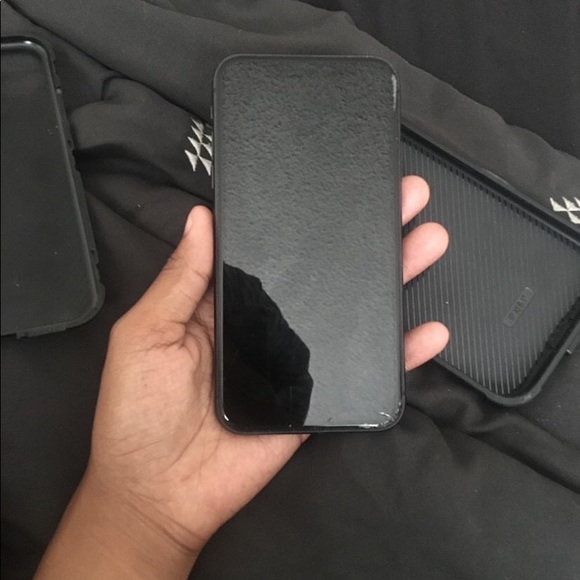 iPhone 11 - Picture 2 of 3